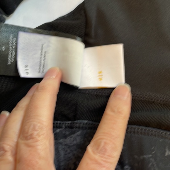 Lolë black and gray Sports Bra size Small in new condition - Picture 8 of 13